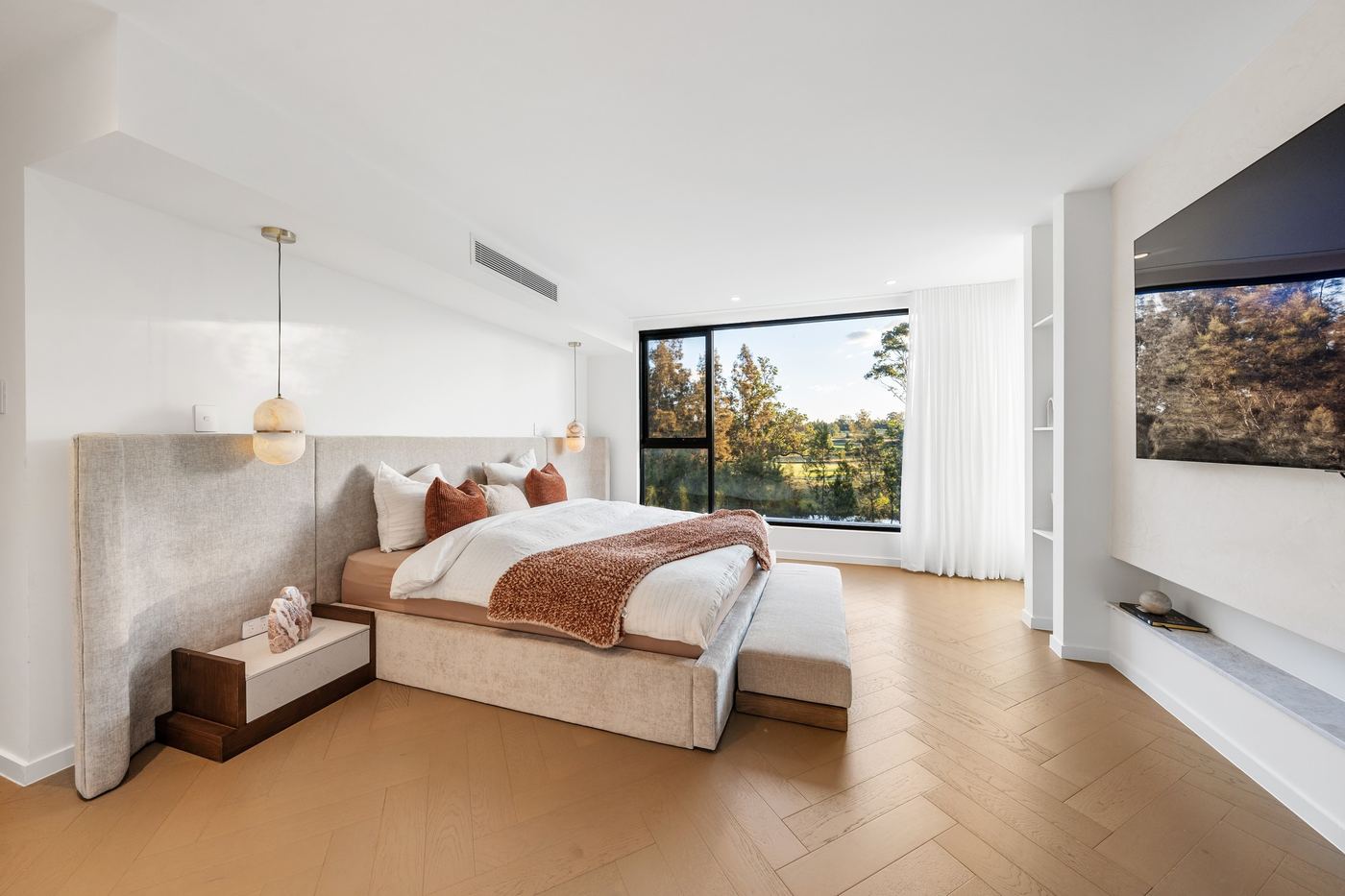 Main bedroom with garden outlook